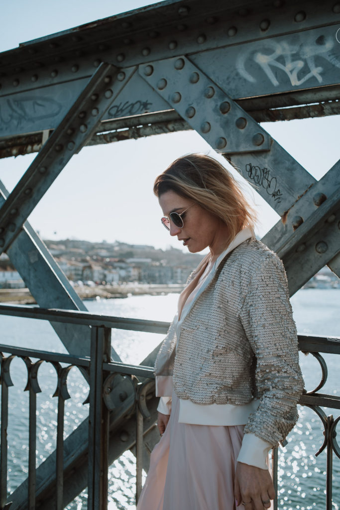 metal structure of the bridge and bride - bride inspiration wedding photographer