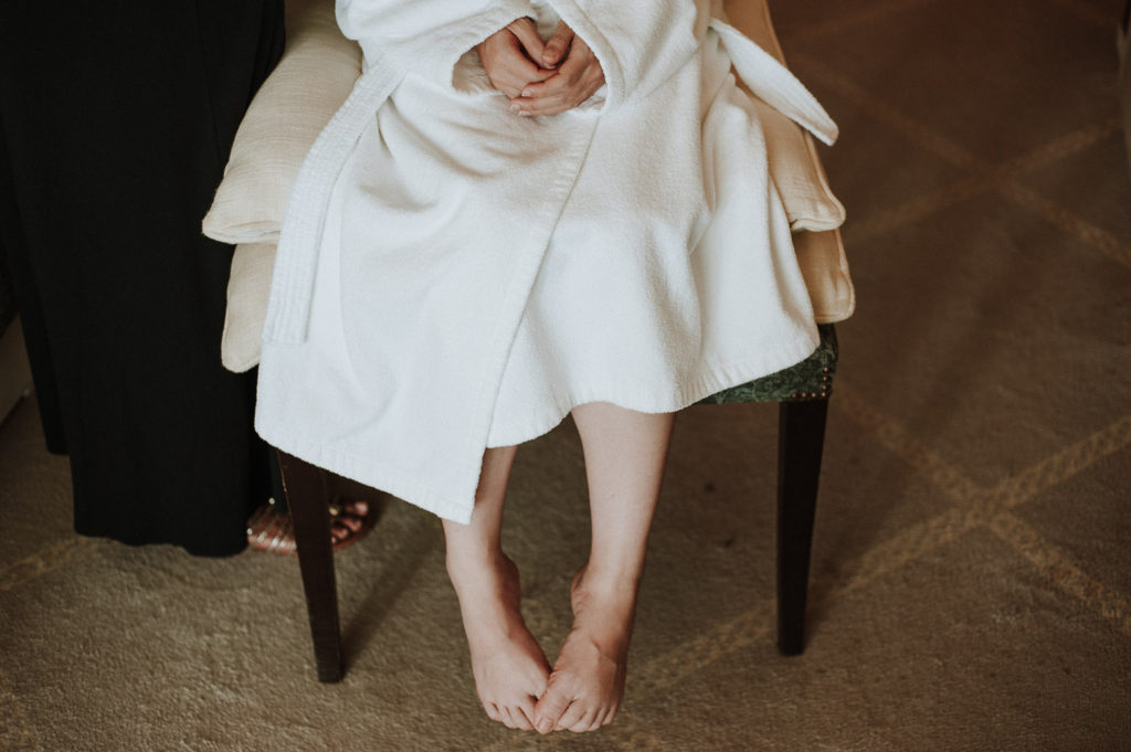 destination wedding cascais - bride getting ready