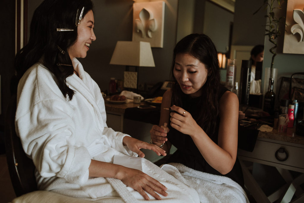 destination wedding cascais - bride and cousin doing her nails