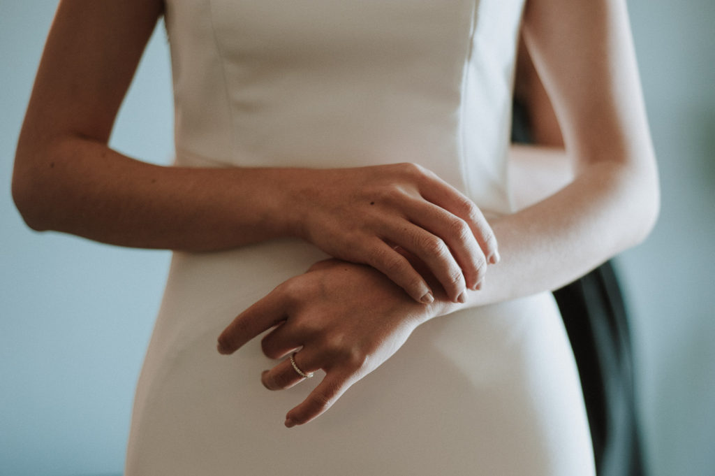 destination wedding cascais - detail of bride