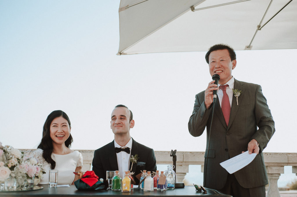 destination wedding cascais - family uncle making a speech