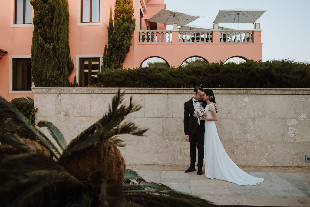 destination wedding cascais - couple at hotel gradens