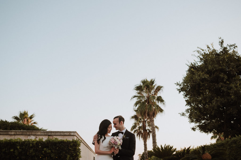 destination wedding cascais - couple portrait at dusk time