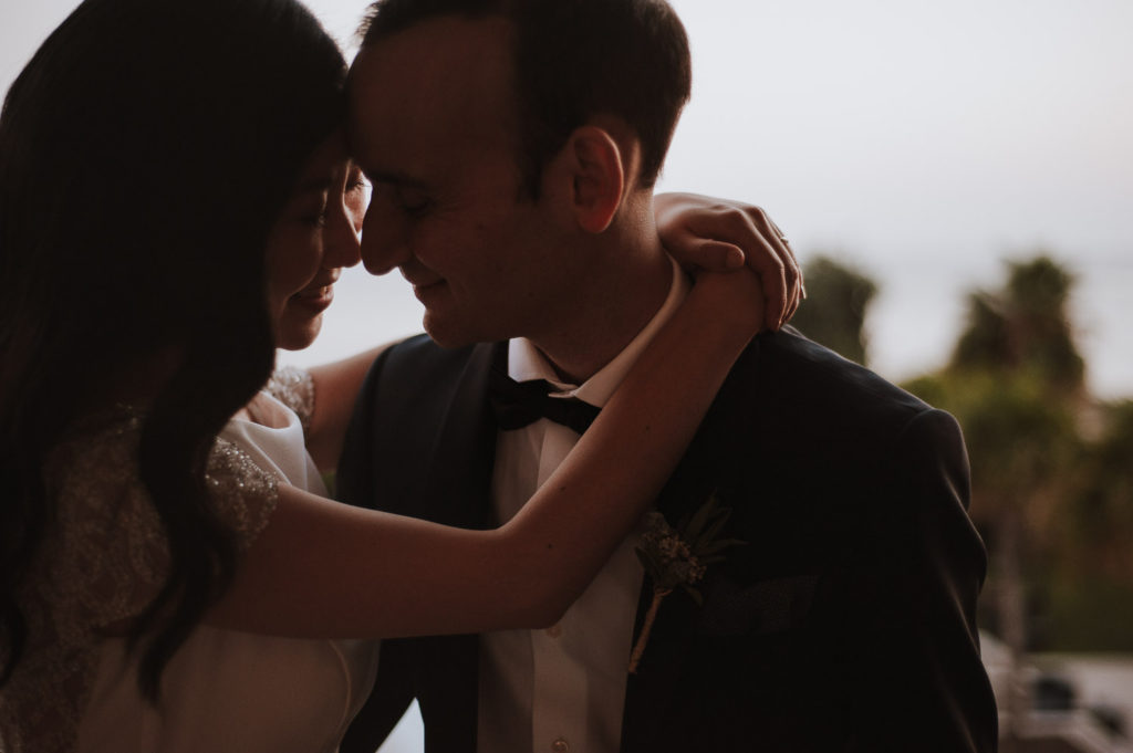destination wedding cascais - couple hugging