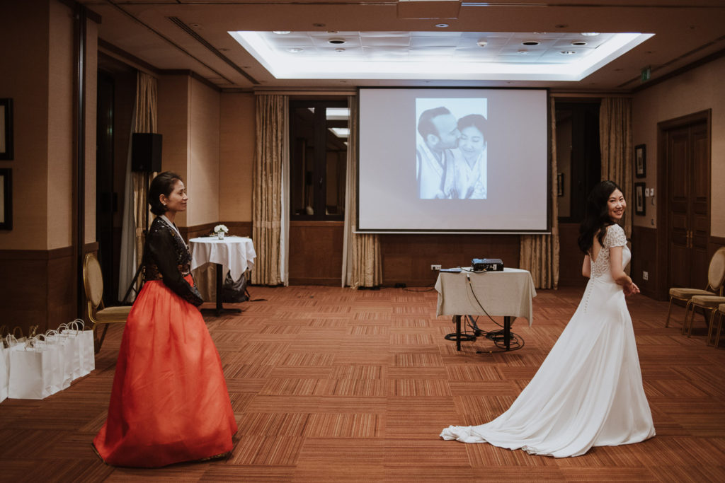 destination wedding cascais - bride and her mother