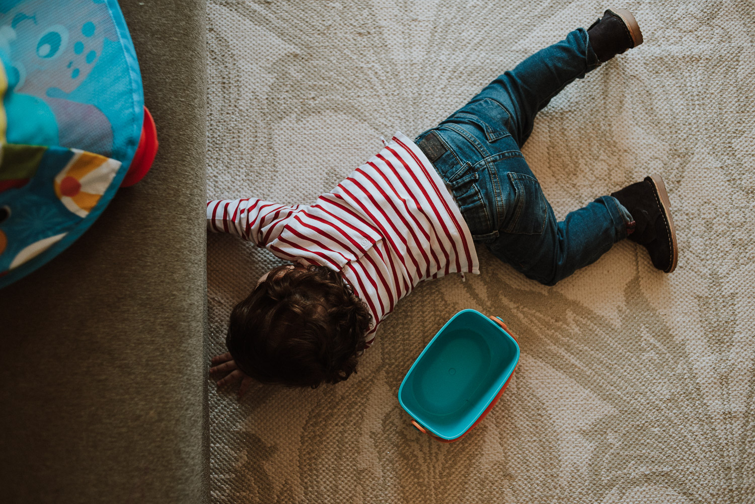 toddler fetching toys - portugal wedding photographer family photographer