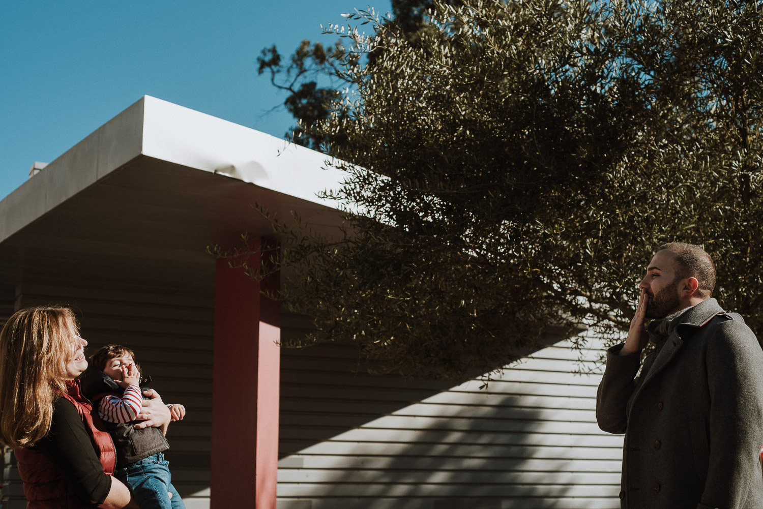 parents playing with kid - portugal wedding photographer family photographer
