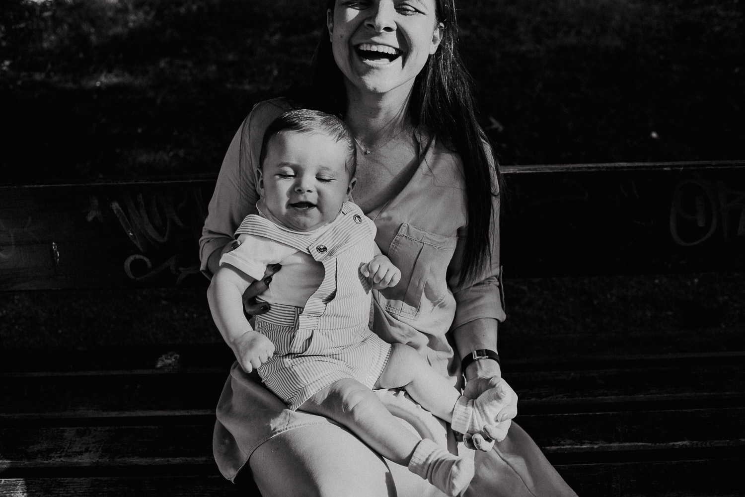 baby and mom laughing - family wedding photographer portugal