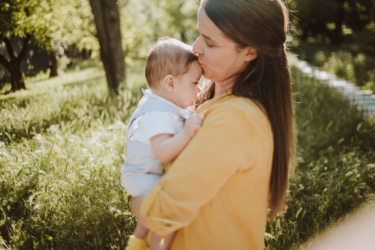 mom kissing baby - family wedding photographer portugal