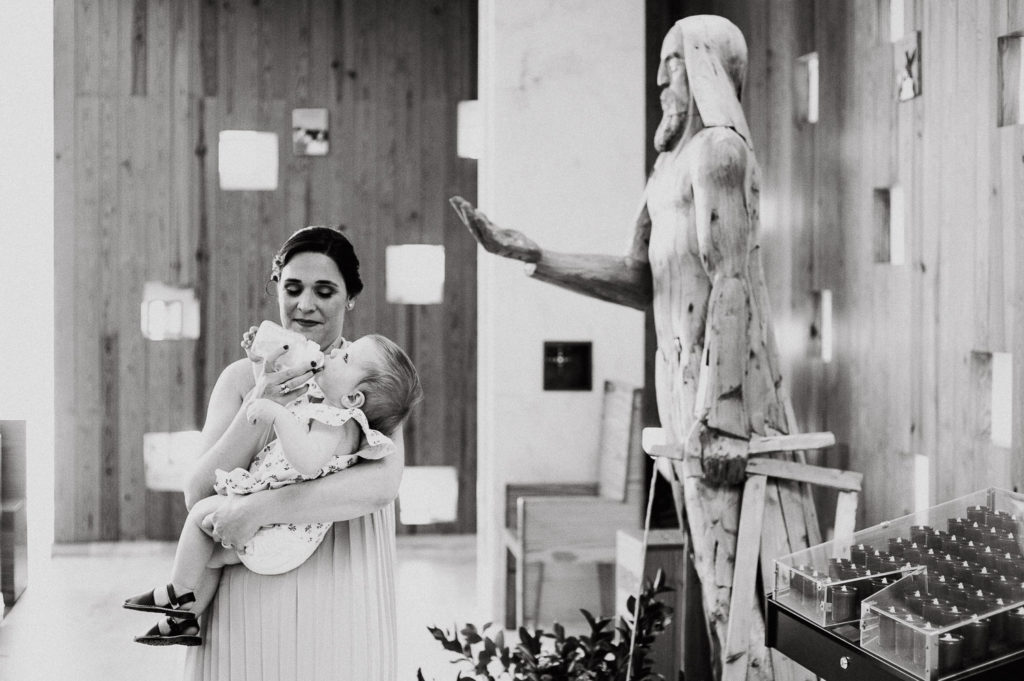 guest in church - catujal wedding photographer