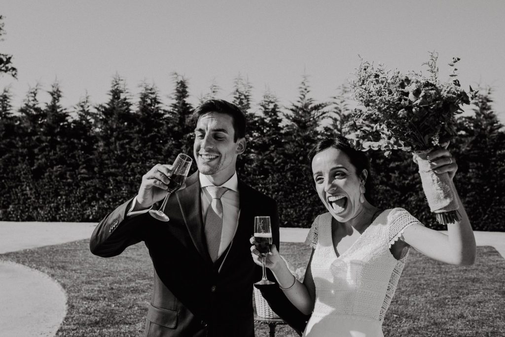 couple welcoming guests - catujal wedding photographer