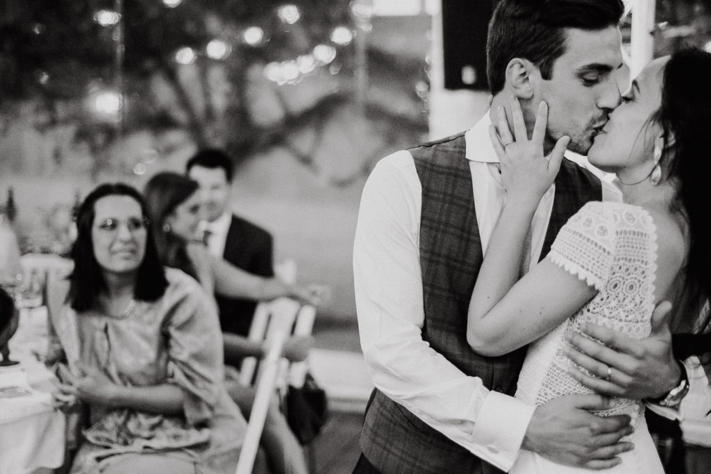 bride and groom kissing - solar de pancas wedding photographer