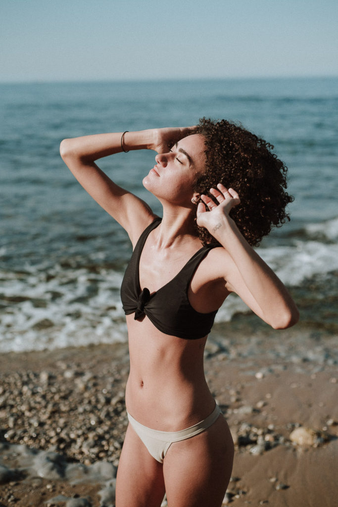 fashion photographer praia da parede - girl streching her arms