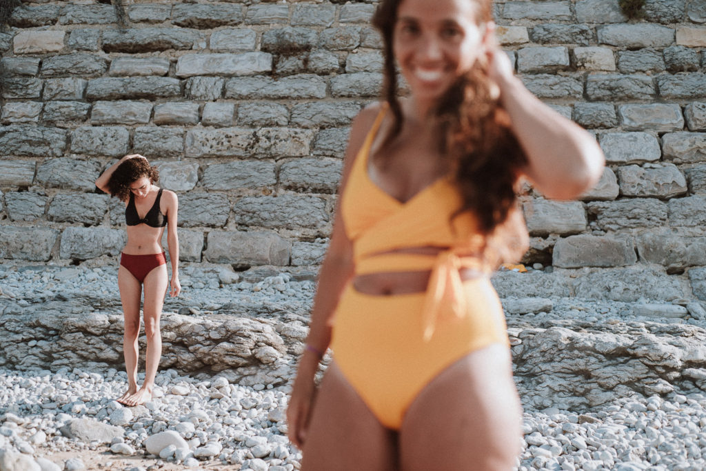 fashion photographer praia da parede - two gils in bikinis