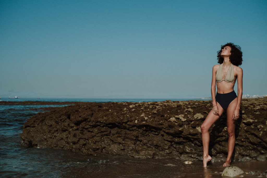 fashion photographer praia da parede - girl at rocky beach posing