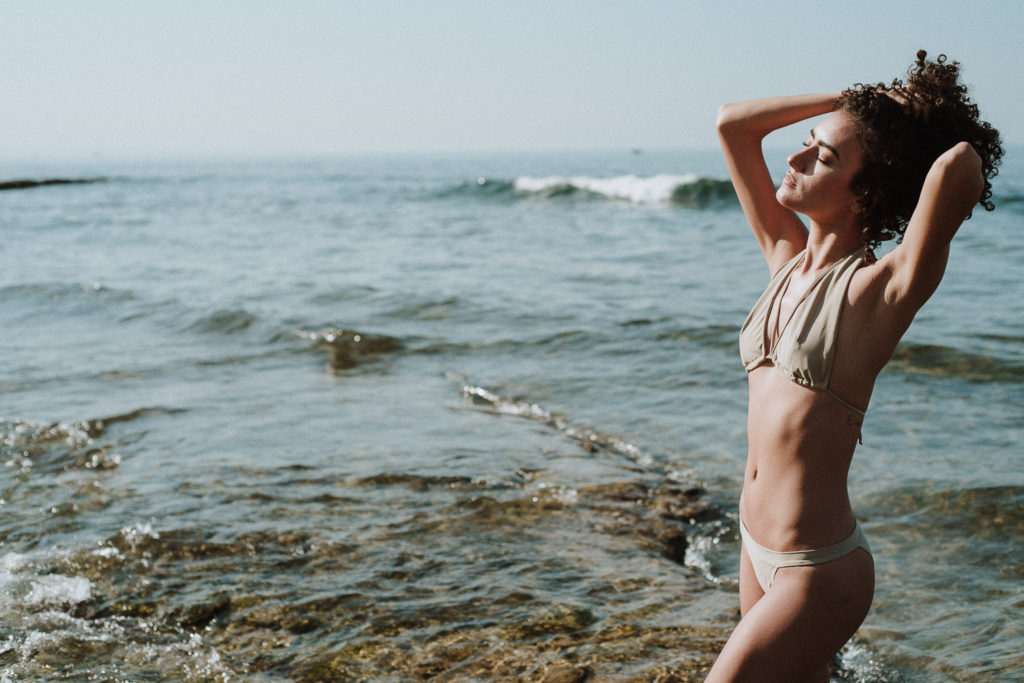 fashion photographer praia da parede - girl in pastel bikini walking on beach