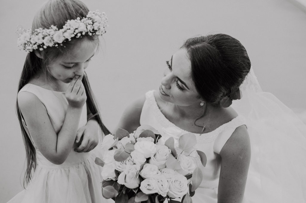 bride and flower girl casa de reguengos wedding photographer
