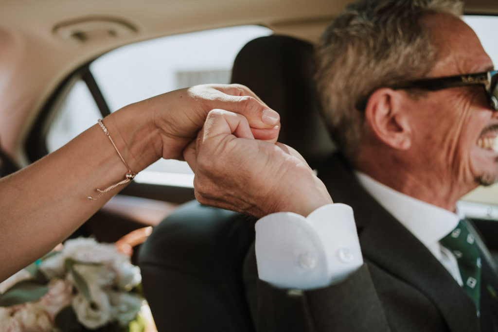bride holding hand casa de reguengos wedding photographer