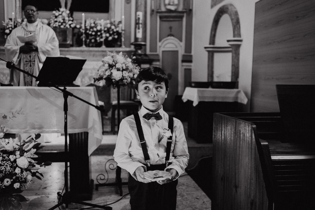 boy concentrated casa de reguengos wedding photographer
