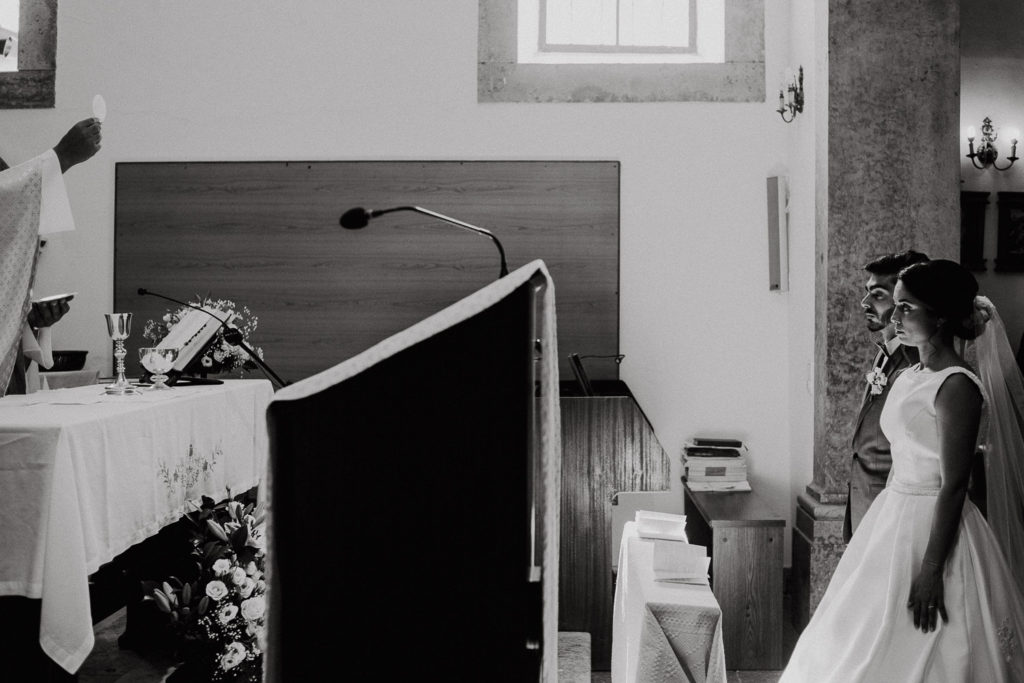 priest and couple casa de reguengos wedding photographer