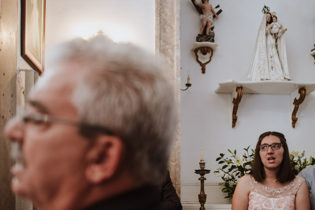 guests singing casa de reguengos wedding photographer