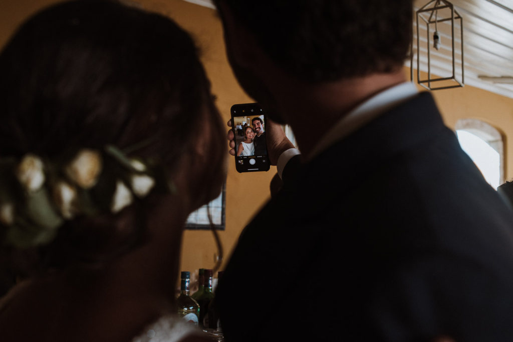 bride taking selfie casa de reguengos wedding photographer