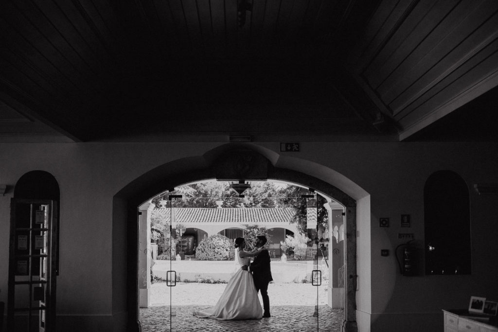 couple at casa de reguengos wedding photographer