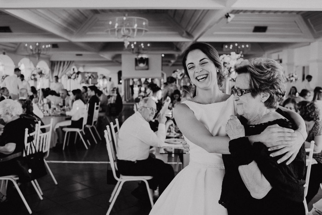bride and old lady casa de reguengos wedding photographer