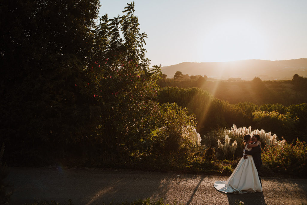 couple at golden hour casa de reguengos wedding photographer