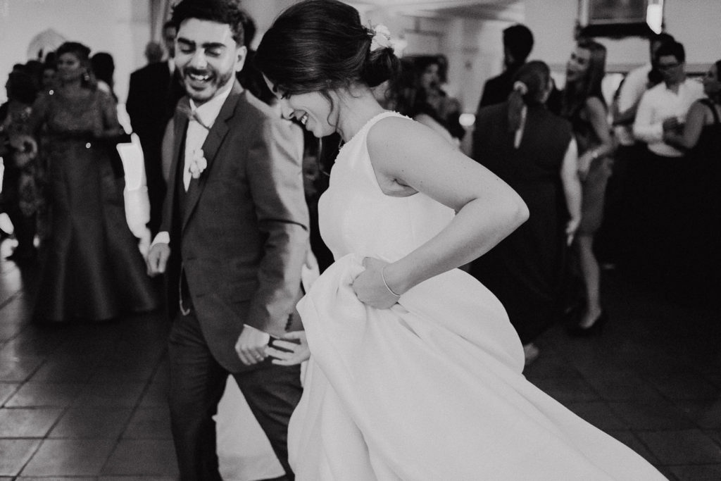 bride and groom dancing casa de reguengos wedding photographer