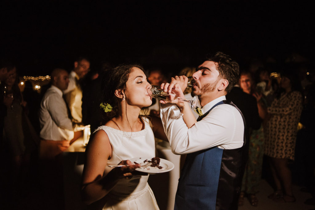 couple drinking champagne casa de reguengos wedding photographer